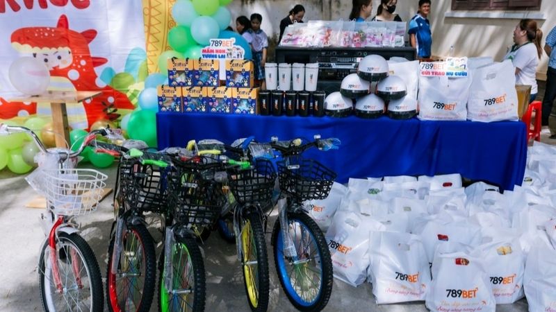 Các phần quà dành tặng các em nhỏ tham gia sự kiện